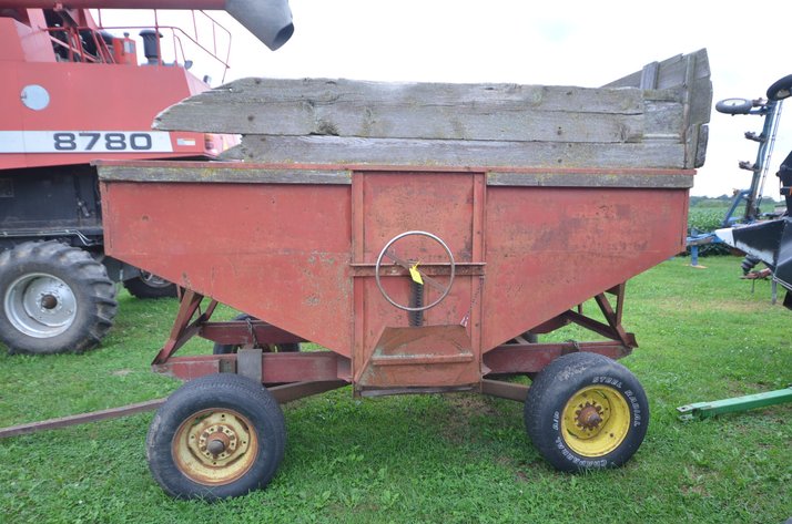 Image for Parker Feeders Gravity Box On Wagon