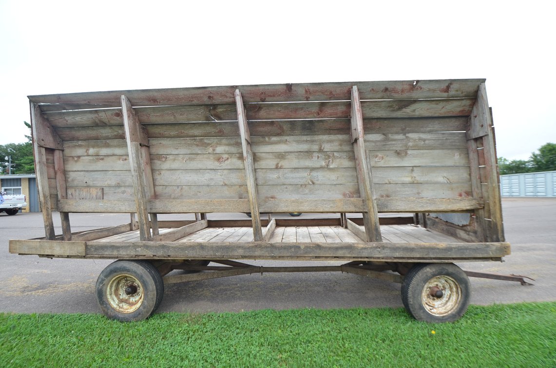 16' Green Feeder Wagon
