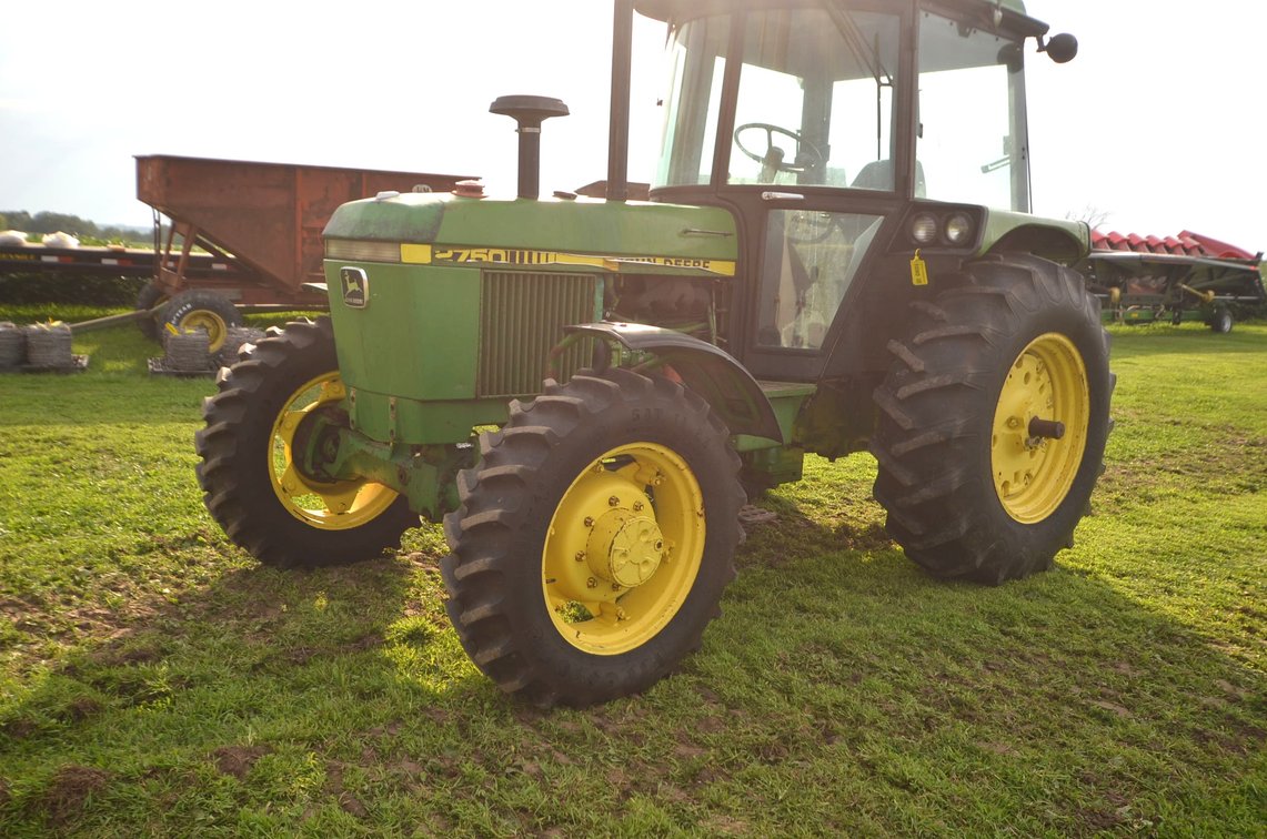 John Deere 2750 Tractor