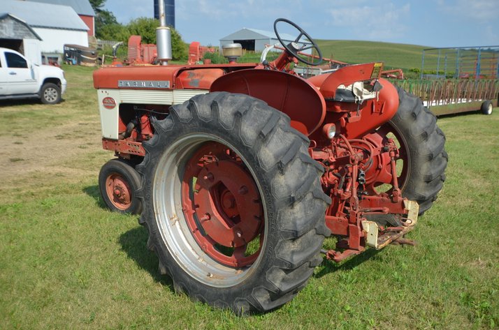 Image for 1960 IH Farmall 460 Tractor