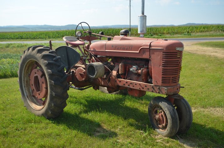 Image for 1947 IH Farmall M Tractor - Non Runner