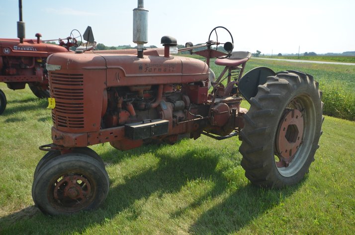 Image for 1947 IH Farmall M Tractor - Non Runner