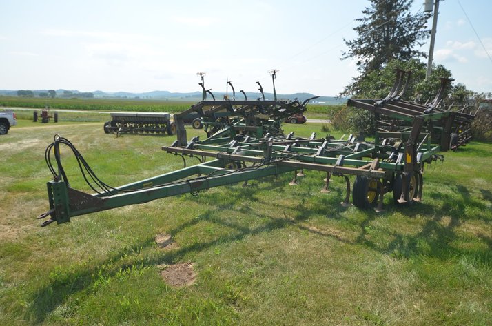 Image for John Deere 960 Field Cultivator With Harrow
