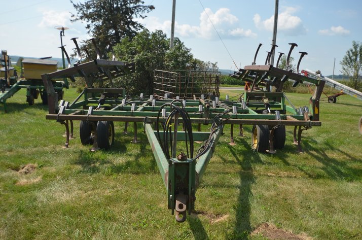 Image for John Deere 960 Field Cultivator With Harrow