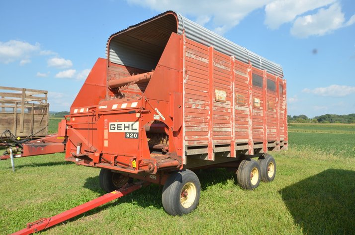 Image for Gehl 920 16 Ft Self Unloading Forage Box