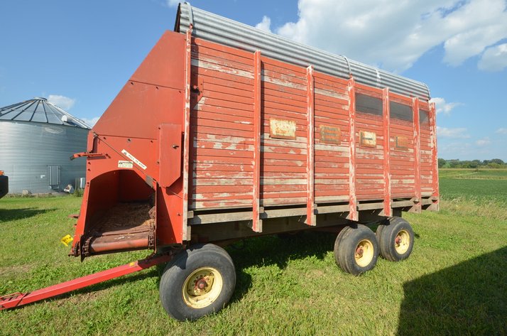 Image for Gehl 920 16 Ft Self Unloading Forage Box