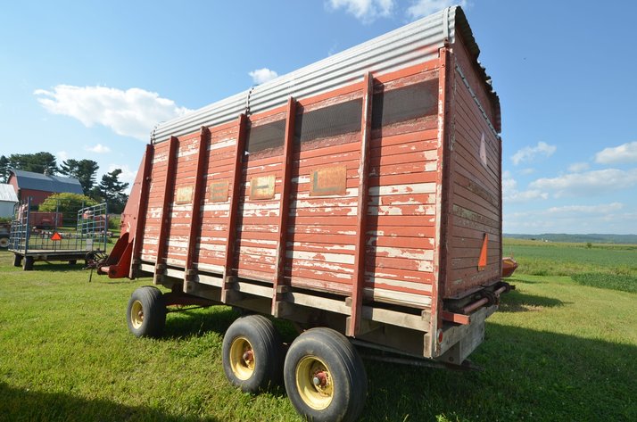 Image for Gehl 920 16 Ft Self Unloading Forage Box