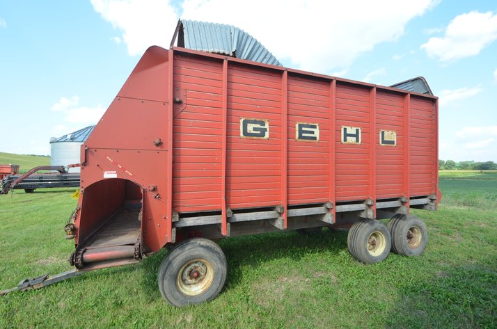 Image for Gehl 960 16 Ft Self Unloading Forage Box