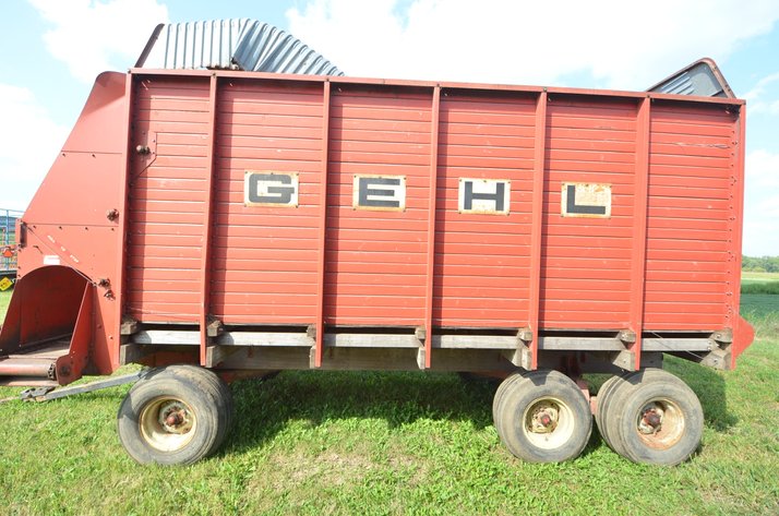Image for Gehl 960 16 Ft Self Unloading Forage Box