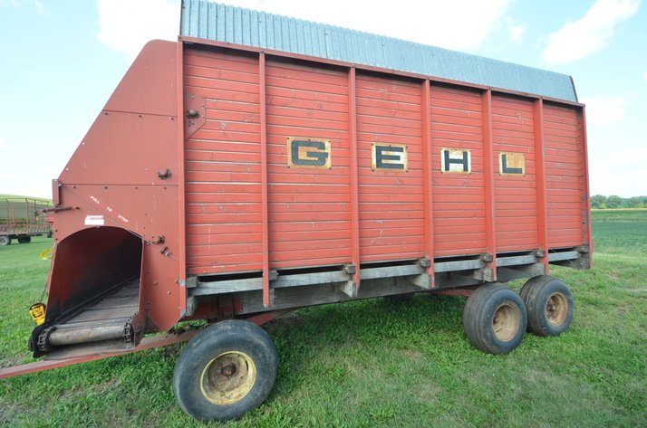 Image for Gehl 960 16 Ft Self Unloading Forage Box