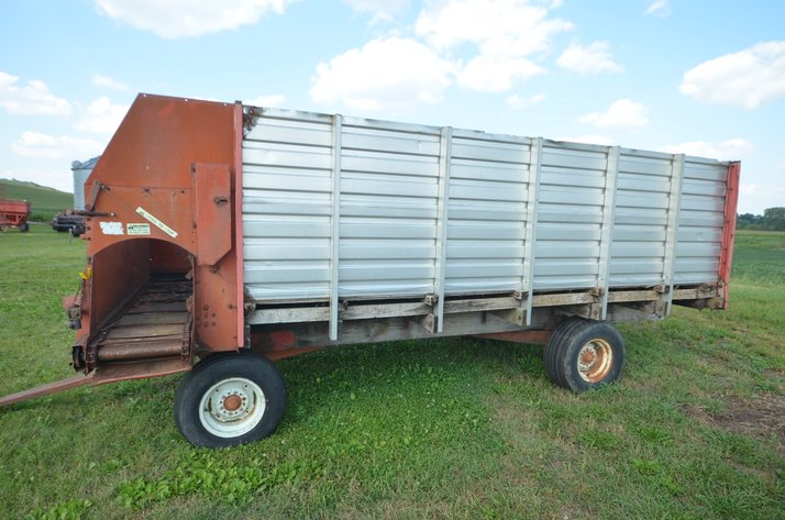 Image for Gehl 940 16 Ft Self Unloading Forage Box
