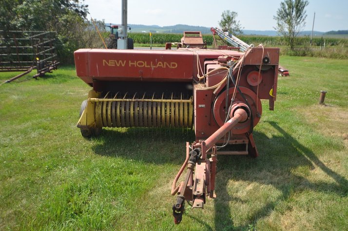Image for New Holland 276 Square Baler With Thrower