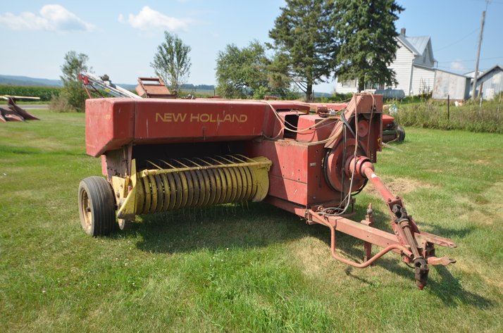 Image for New Holland 276 Square Baler With Thrower