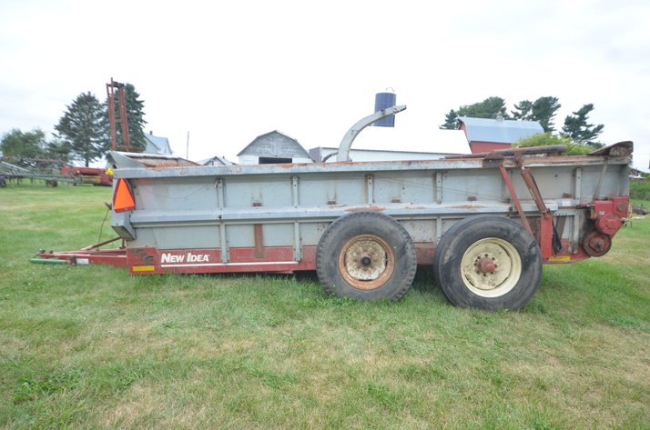 Image for New Idea 3743 Manure Spreader