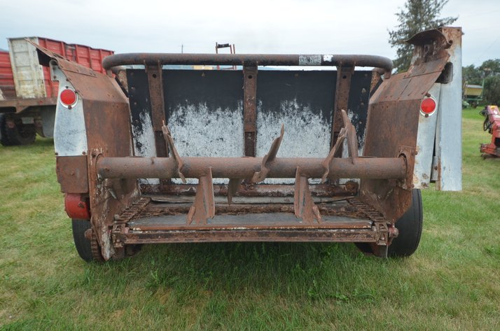 Image for New Idea 3743 Manure Spreader