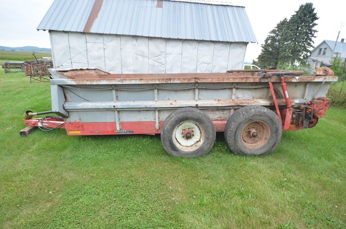 Image for New Idea 3743 Manure Spreader
