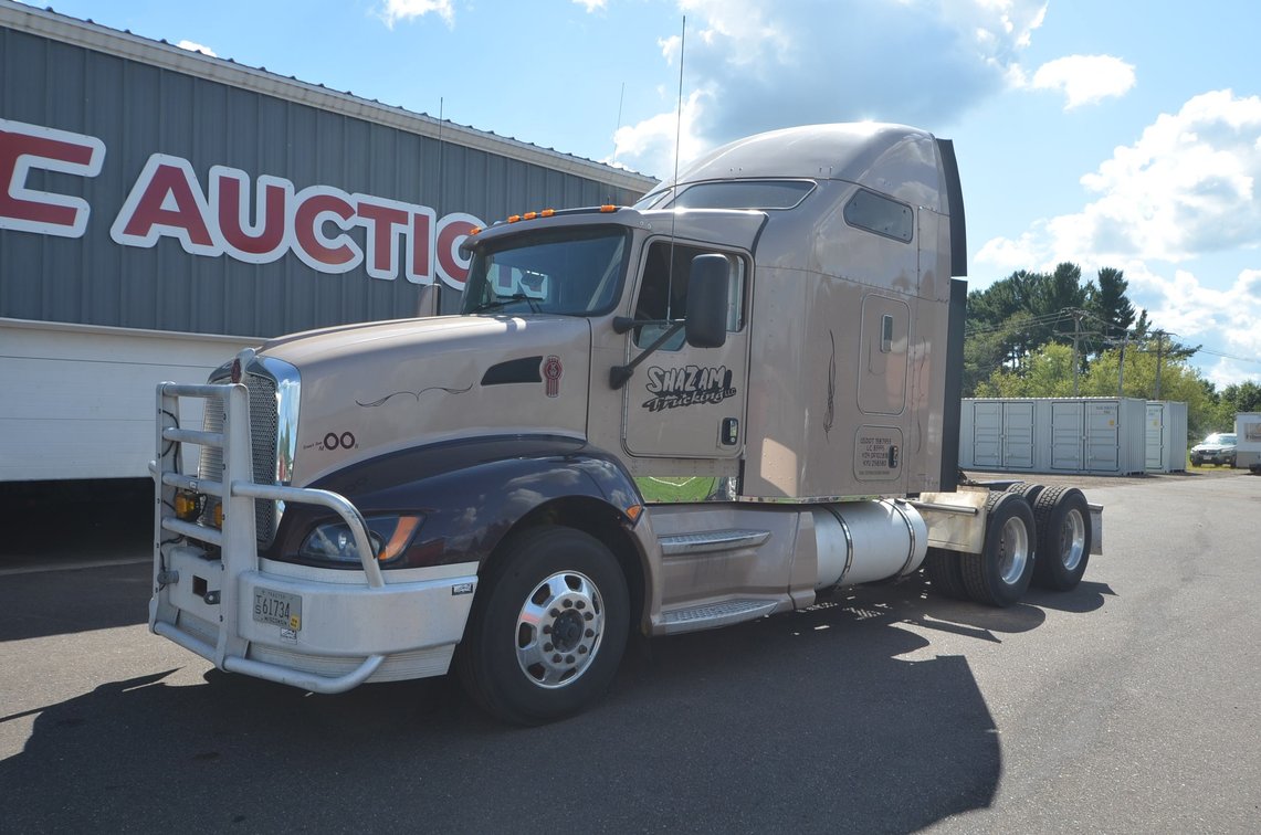 2015 Kenworth 660 Semi Tractor
