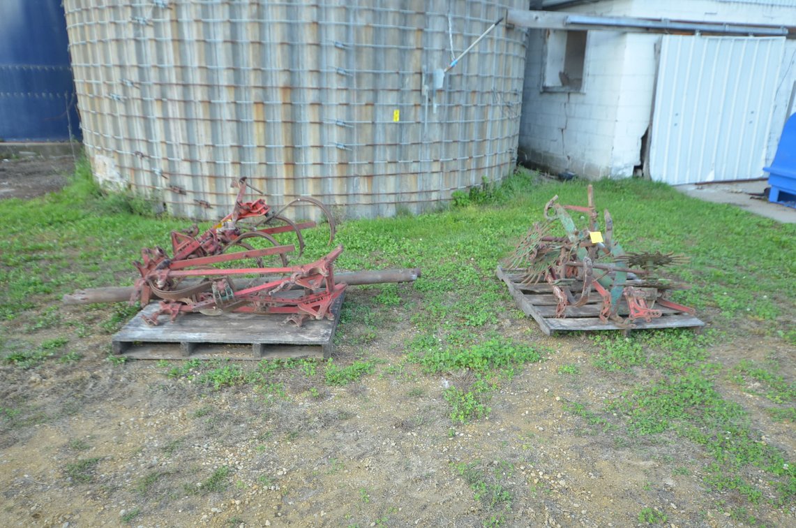 Oliver Hydraulic Lift Mounted Cultivator
