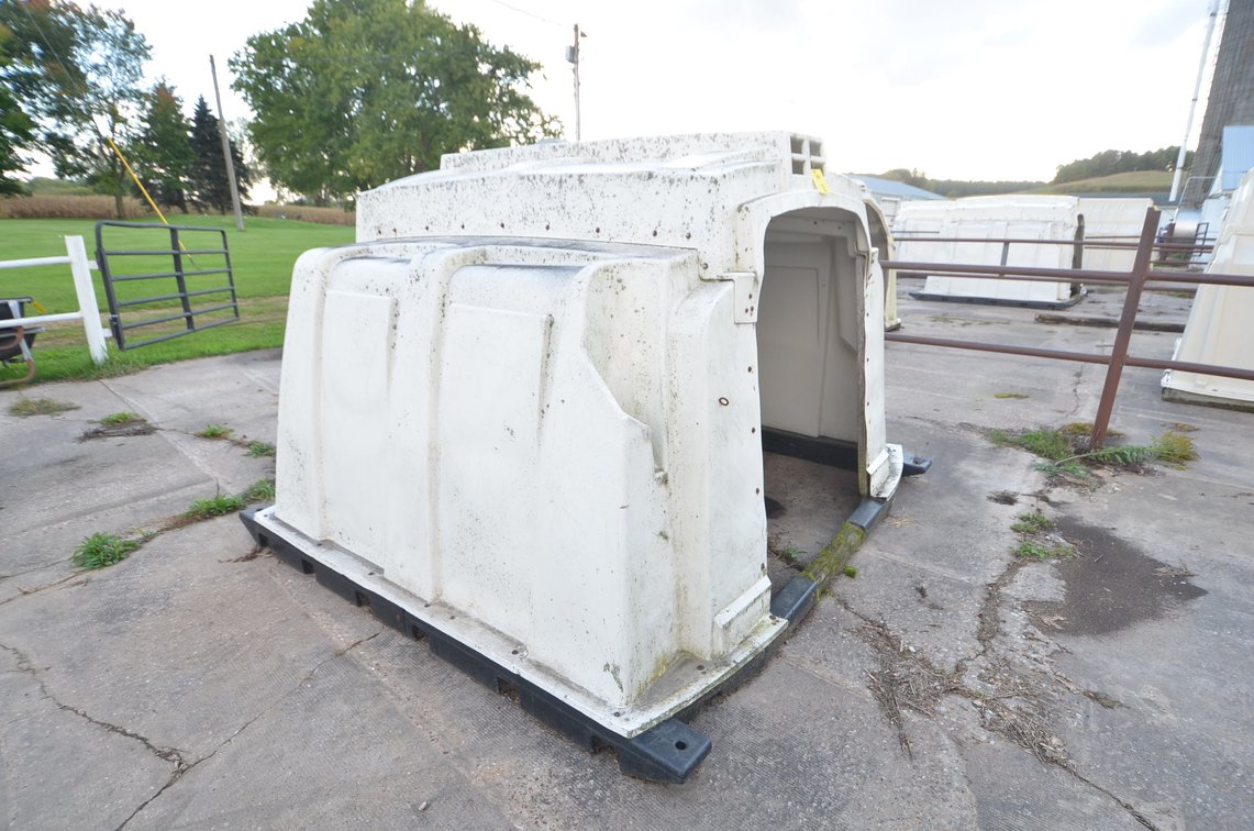 Agri Plastic Super Calf Hutch