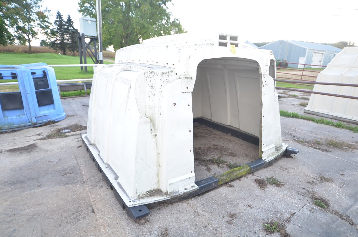 Agri Plastic Super Calf Hutch
