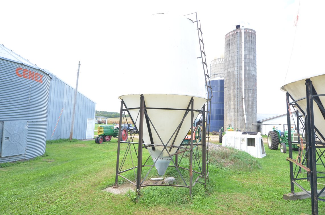 Poly Commodity Bin