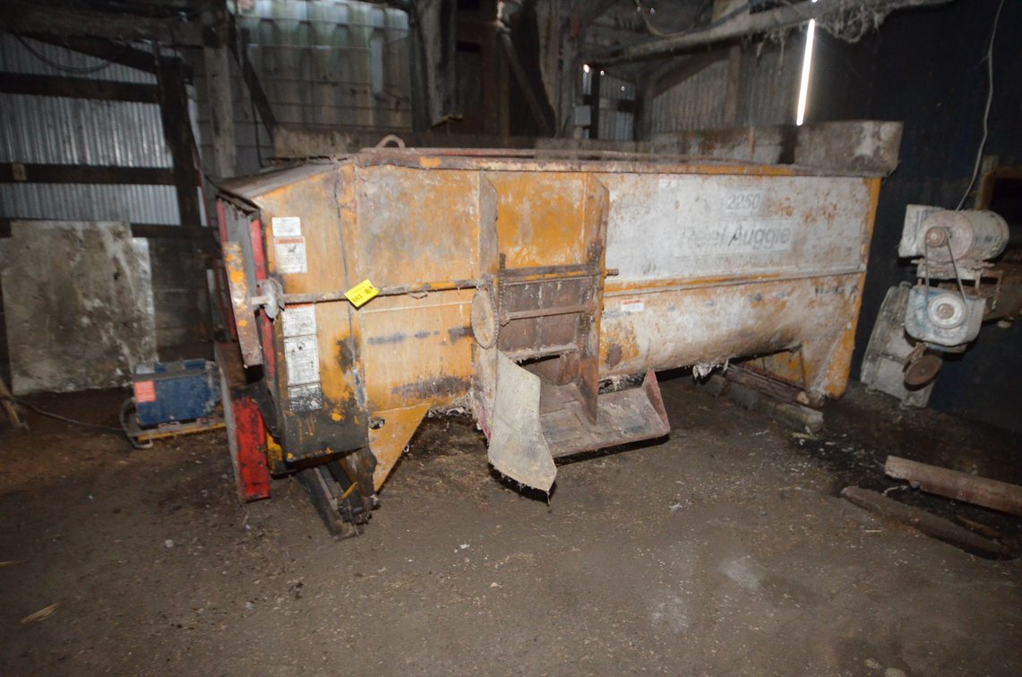 Knight Reel Auggie 2250 Stationary TMR Mixer