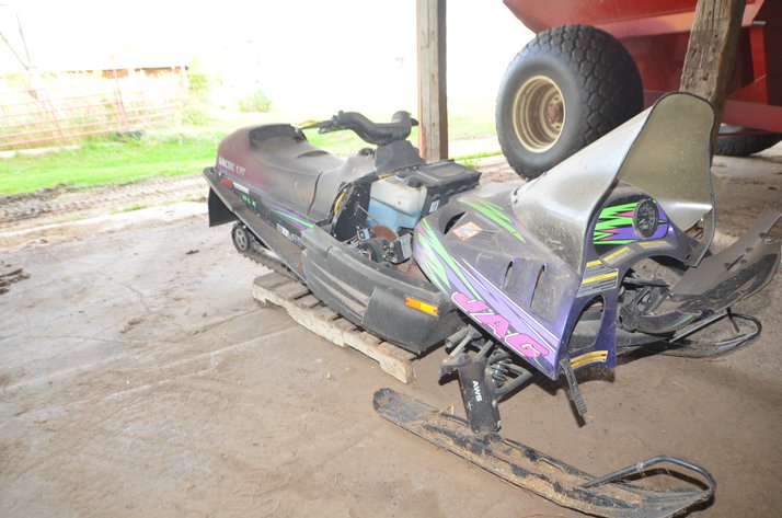 Image for 1996 Arctic Cat Jag DLX Snowmobile - Non Runner