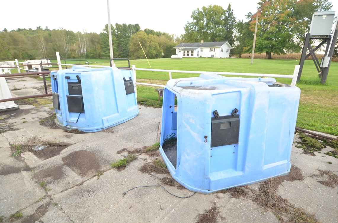 (3) Super Hutch 2000