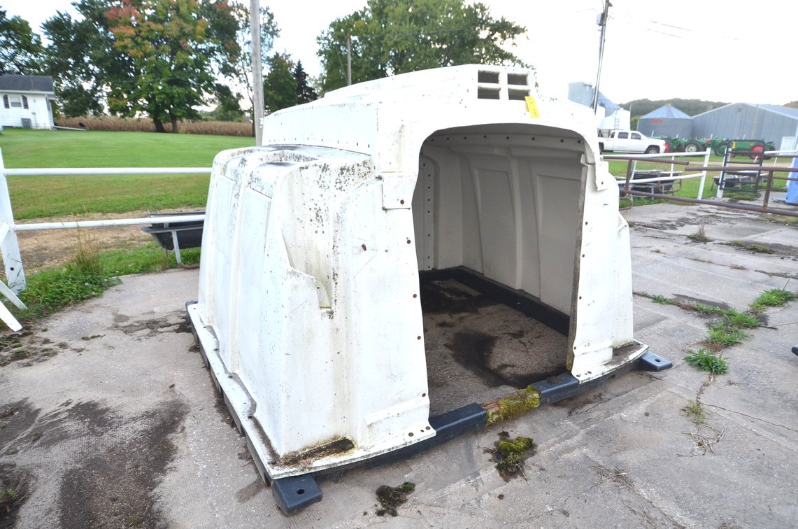 Agri Plastic Super Calf Hutch