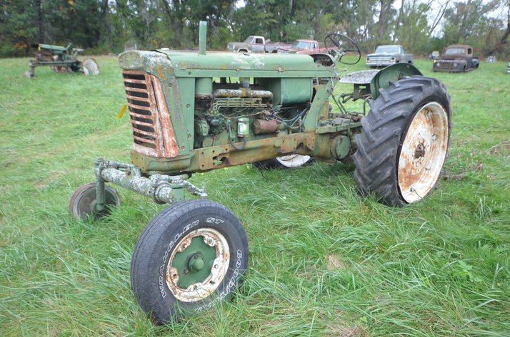 Image for Oliver 880 Diesel Tractor - Non Runner