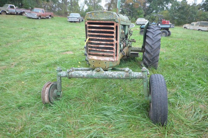 Image for Oliver 880 Diesel Tractor - Non Runner