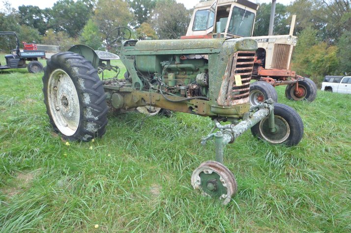 Image for Oliver 880 Diesel Tractor - Non Runner