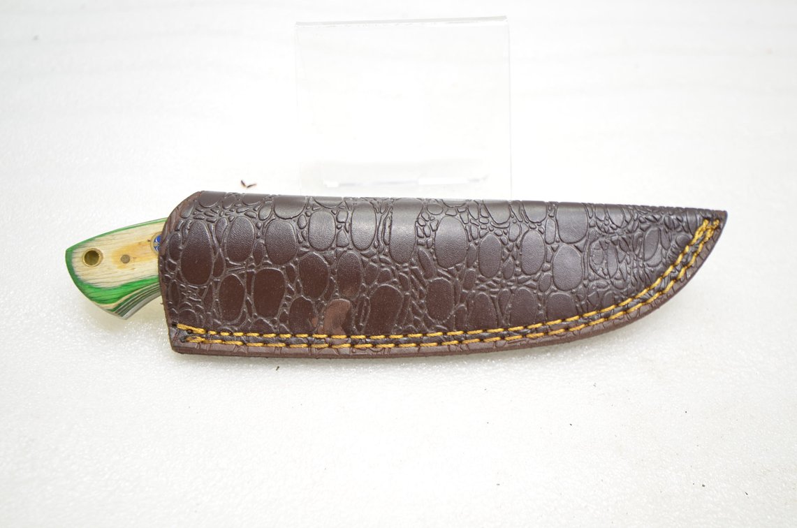 Damascus Steel Gut Hook Hunting Knife