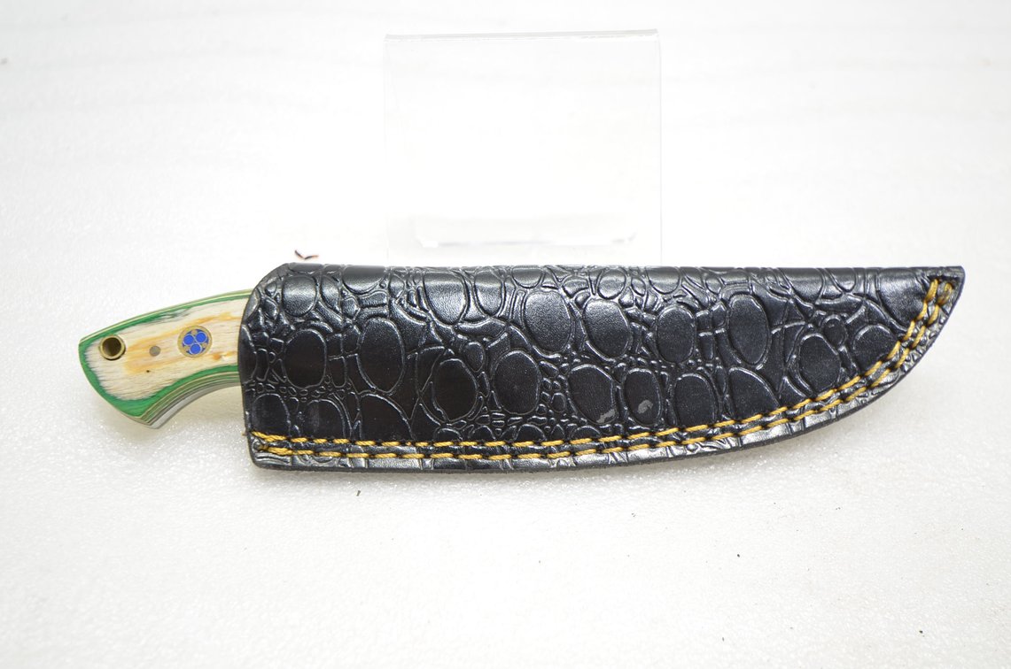Damascus Steel Gut Hook Hunting Knife