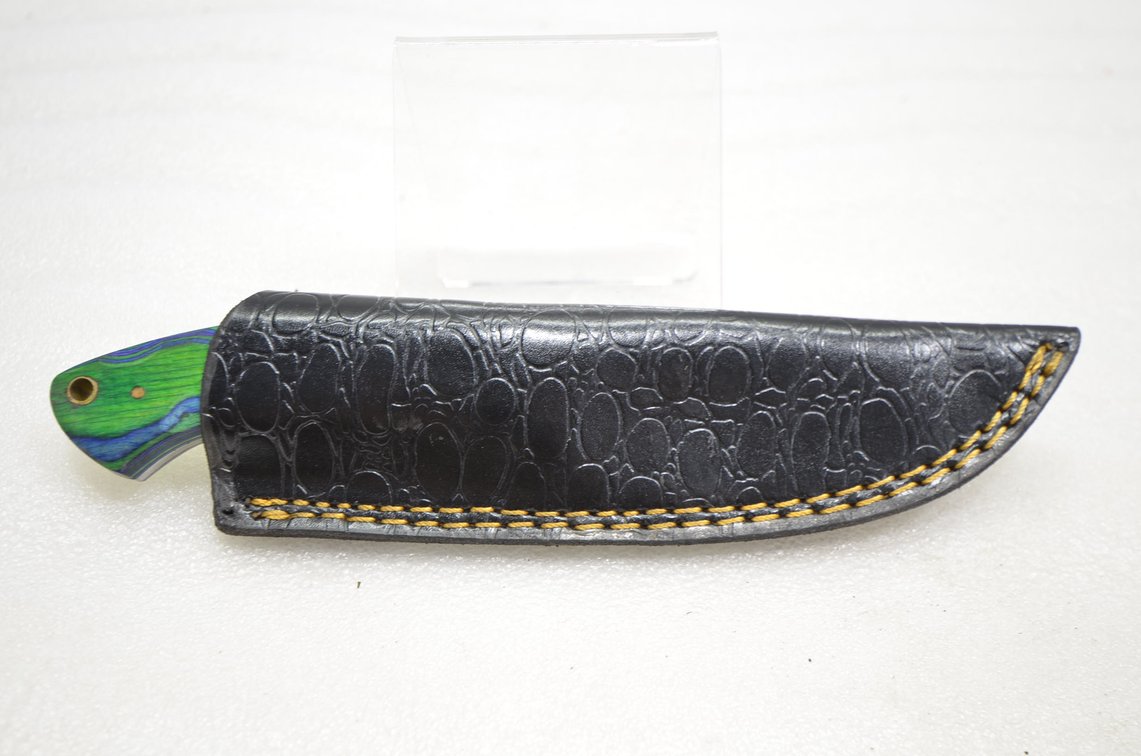 Damascus Steel Gut Hook Hunting Knife