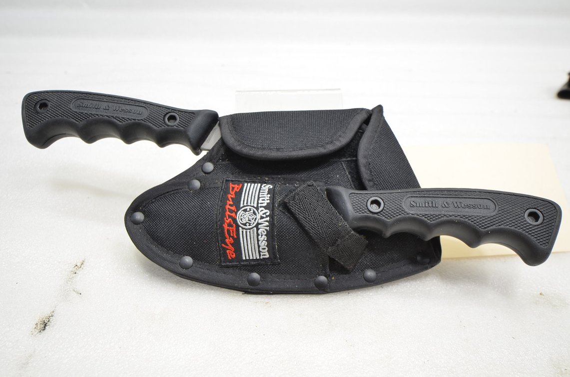 Smith And Wesson Bullseye Hatchet And Gut Hook Knife