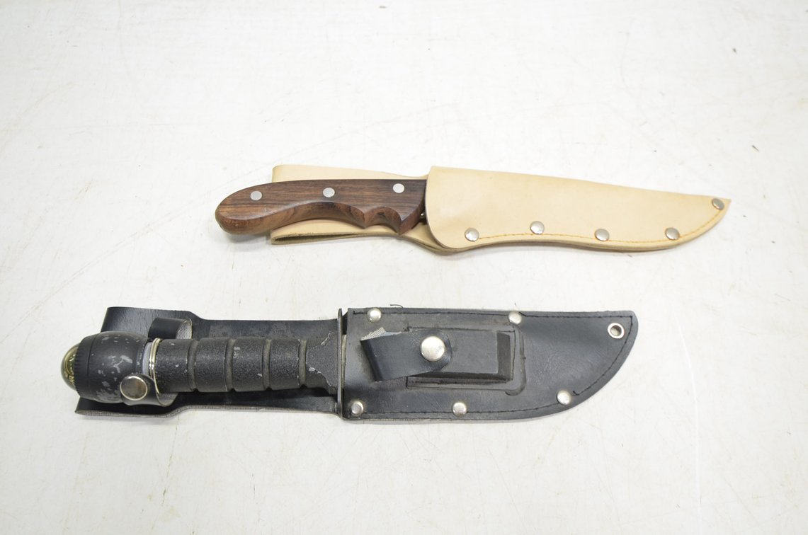 (2) Fixes Blade Hunting Knives