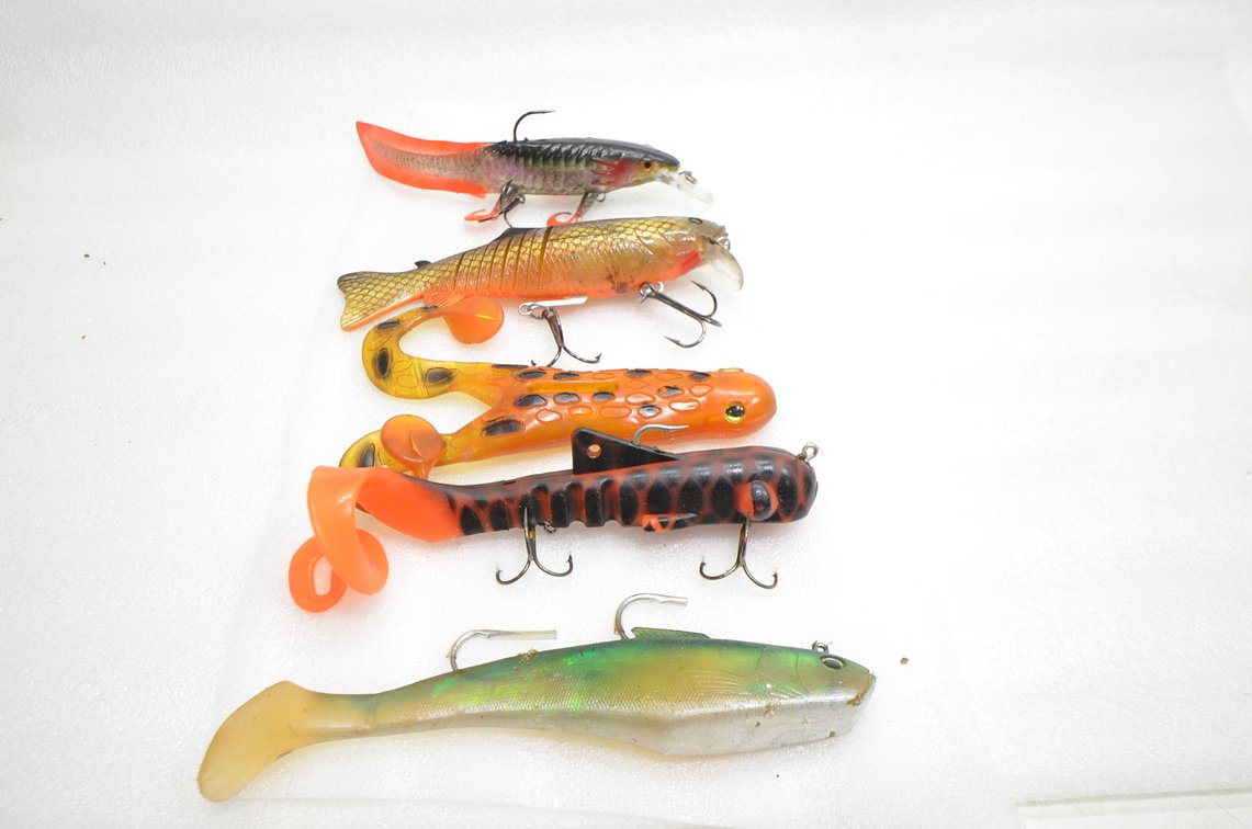 (5) Musky Lures