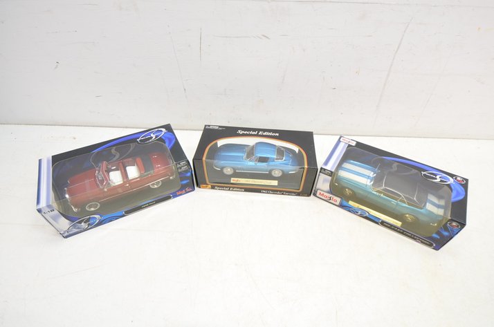 Image for (3) Maisto Special Edition Collectible Cars