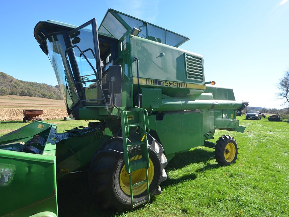 John Deere 4435 Combine