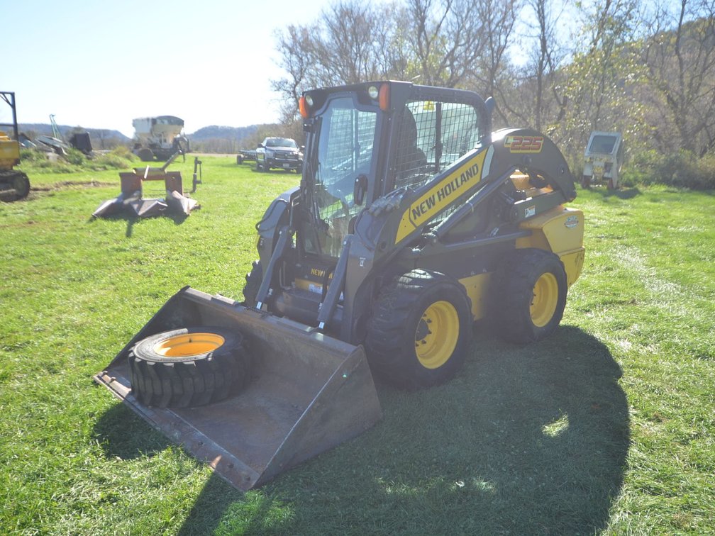 New Holland L225 Skid Steer