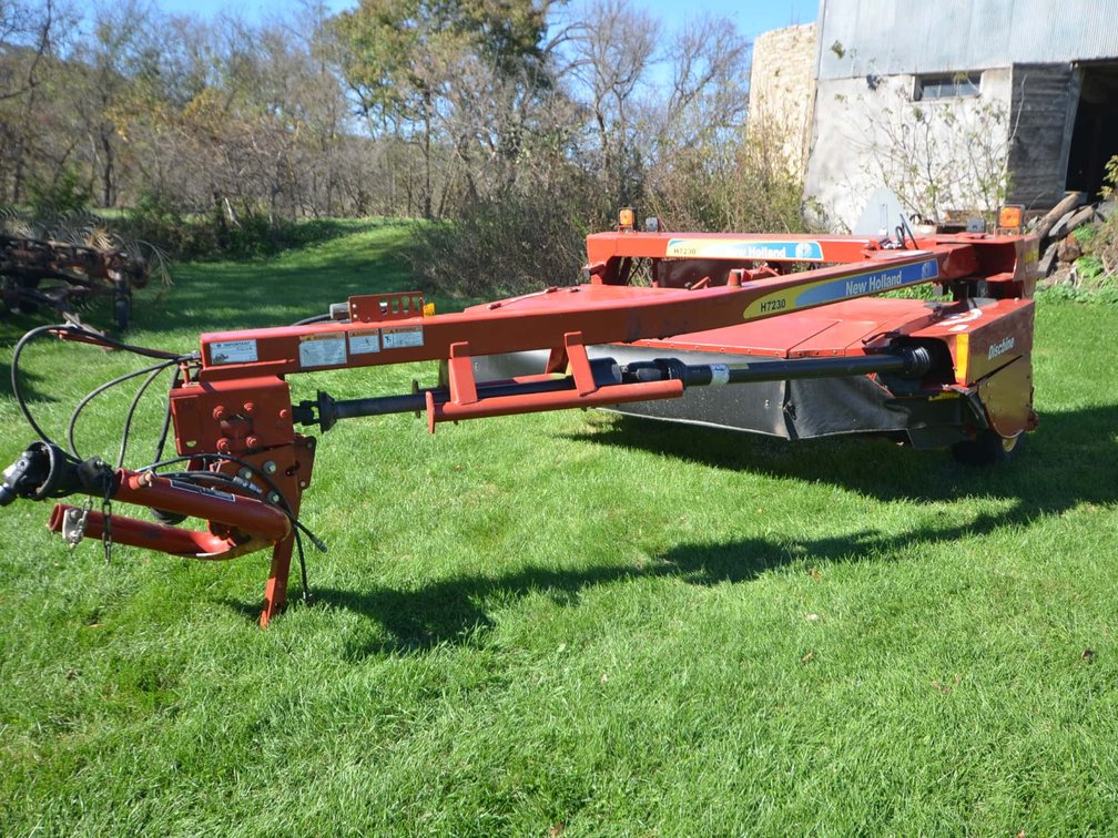 2013 New Holland H7230 Discbine