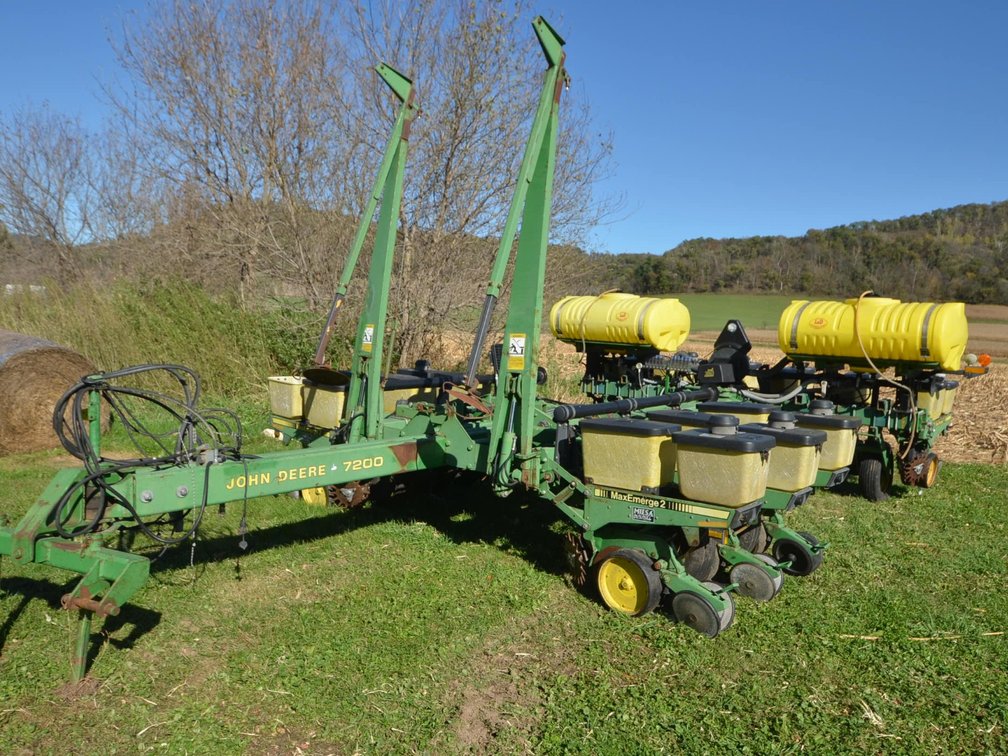 John Deere 7200 Max Emerge 2 12RN No-Till Planter
