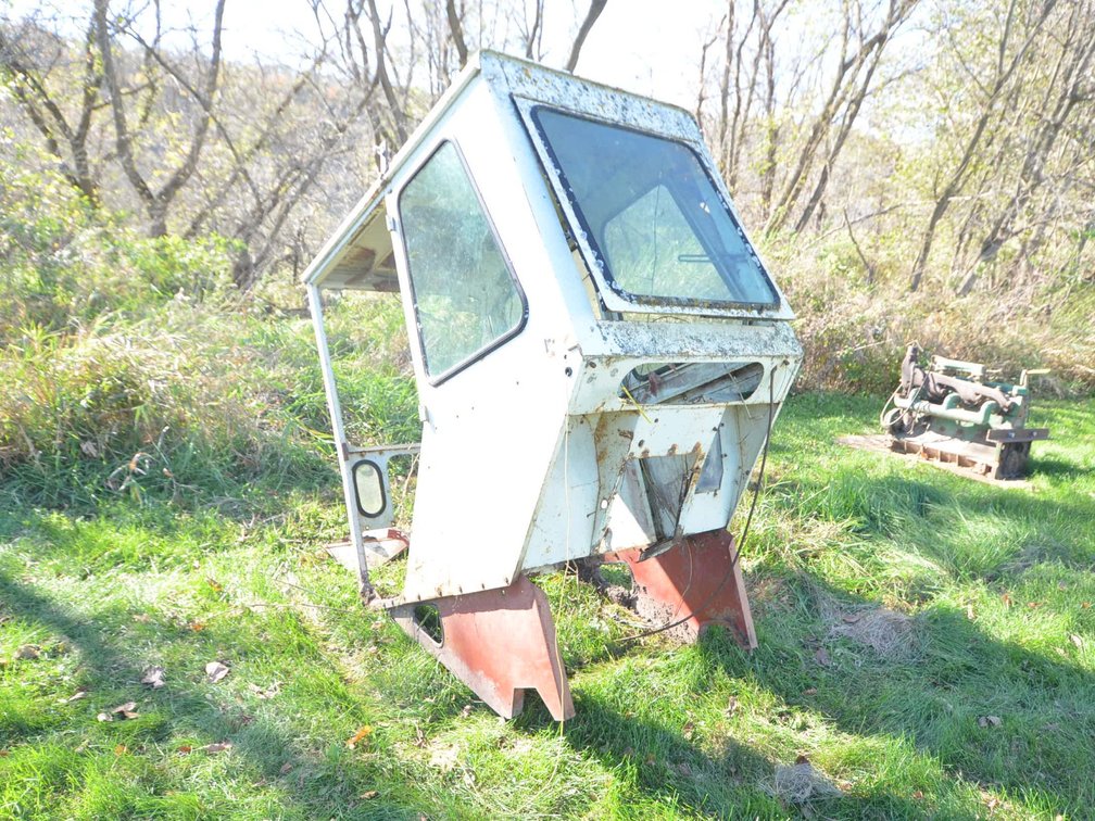 International 706 Cab