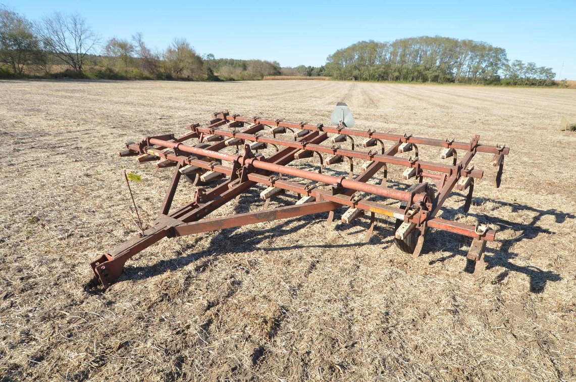 International Vibrashank Digger