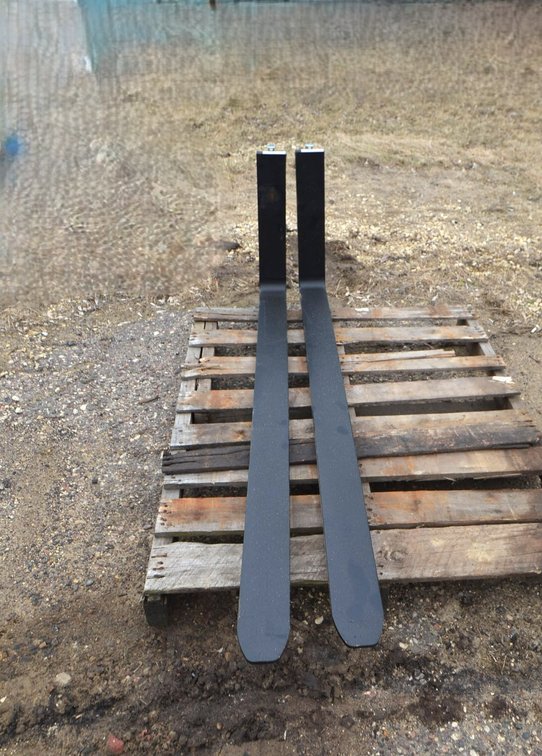 Wolverine 60" Pallet Fork Set