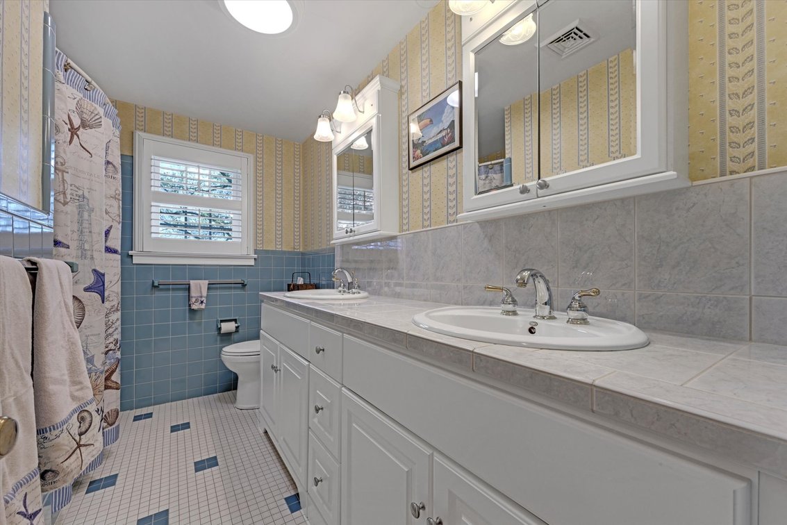Image for 304 West Orchard Drive - Palmyra