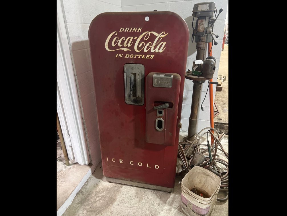 Vintage Coca Cola Machine
