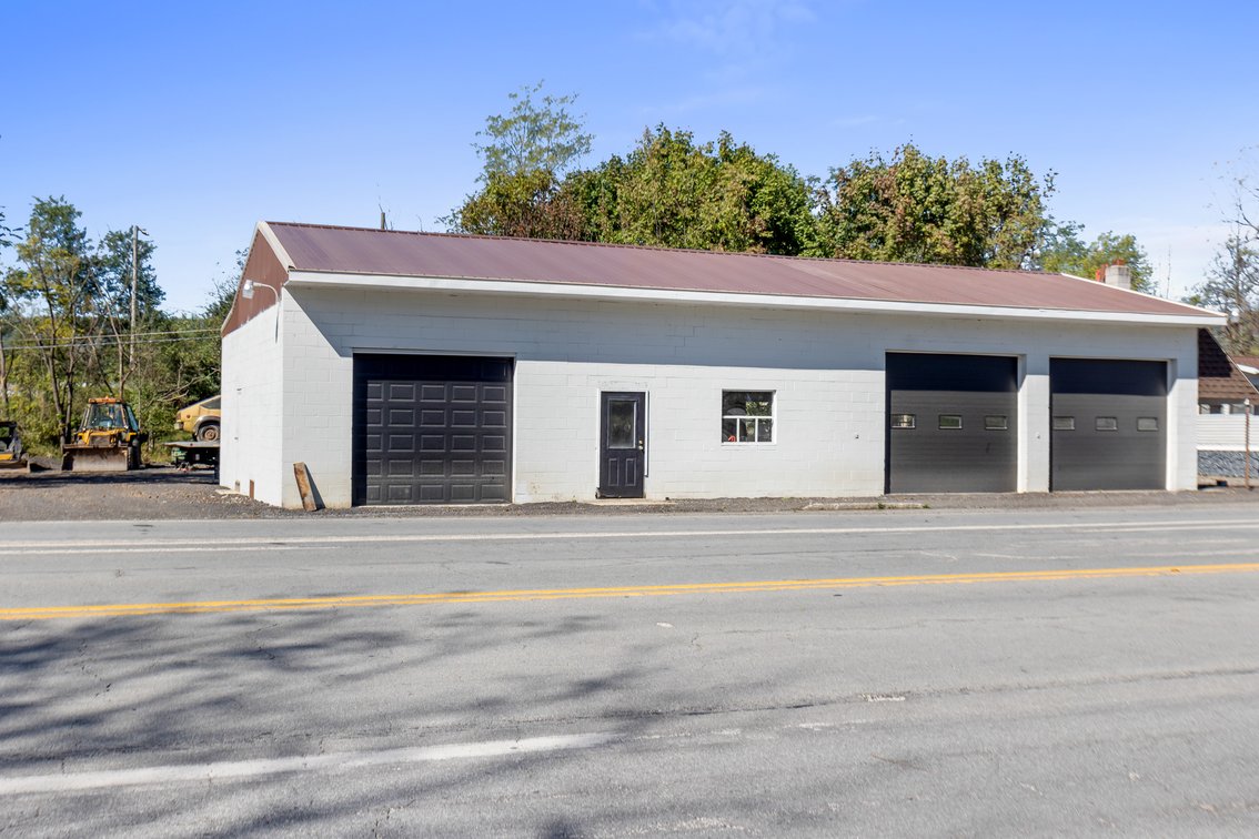 Image for Commercial Real Estate Auction - (+/-) 1.11 Acres with Block Building and Mobile Home
