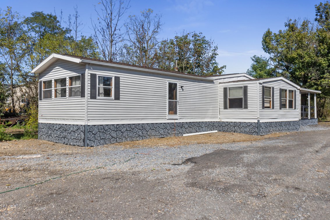 Image for Commercial Real Estate Auction - (+/-) 1.11 Acres with Block Building and Mobile Home
